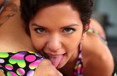 Латиноамериканских подростков в купальниках подцепили на пляже для горячего секса втроем 6 фото в HD