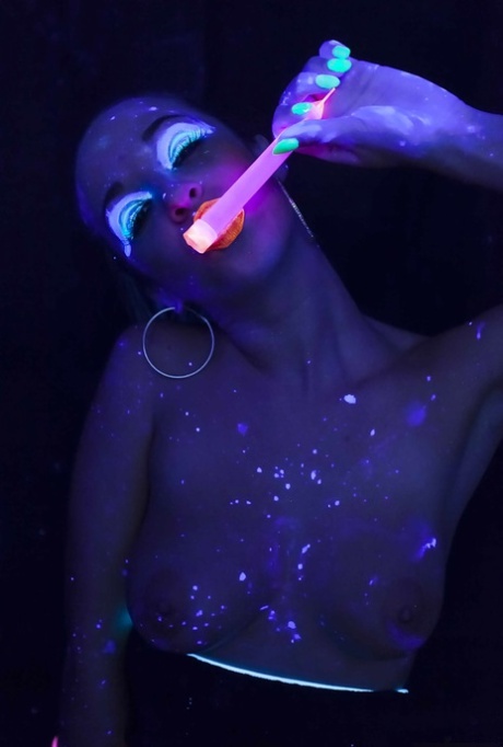 Потрясающая фетиш-сцена с похотливой леди по имени Джада Стивенс 11