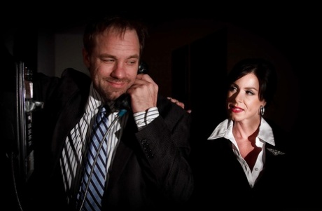 Дружелюбная милфа с большими сиськами Кендра Ласт обожает жесткий трах в жопу 1